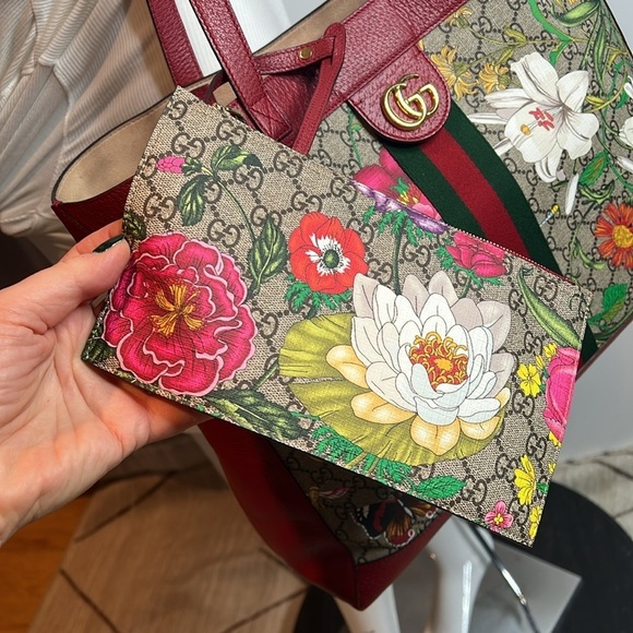 GG Supreme Monogram Flora Web Large Ophidia Red Leather Tote w/Pouch and Divider - Picture 5 of 16